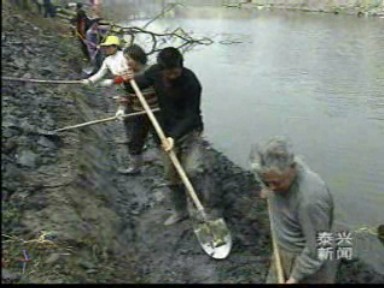 劳动给新农村建设添姿增采