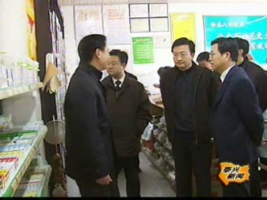 新闻特写:副市长当上食品检查员