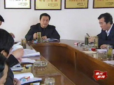 戴仁泉到张桥镇协调解决问题