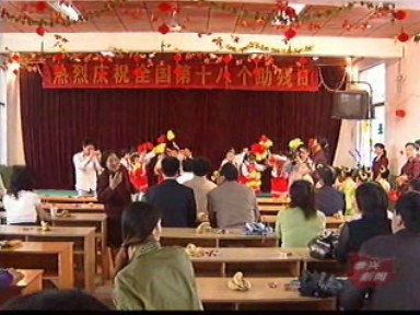 戴仁泉看望市聋儿语训康复中心儿童