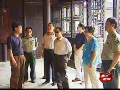 郭锡章中将参观新四军东进纪念馆