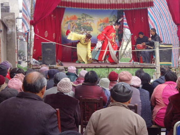 农村戏班日益活跃(图)