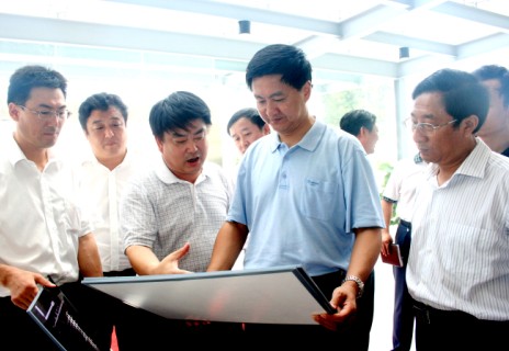 市委书记张兆江视察城市建设重点工程(图)