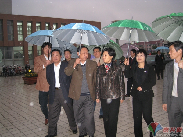 泰州市领导到泰兴职教中心校视察工作_泰兴新