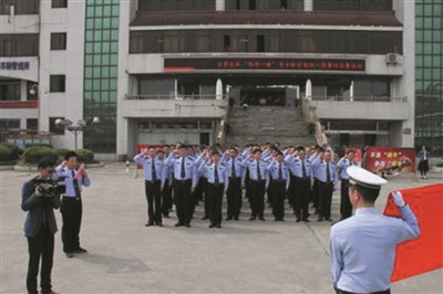 ΪﵳĹٴͳ磬һǿԱʶμǵּǿԱкʹУӿչȫ嵳Աн֧ǸÿԱաĵȻõԱݣչʾԱ󣬽ȺڼලսݸǿԱţȷǿĵ¸֣ʵƽѧһѧϰõططᷢչṩǿľ˼뱣֤ż̾ 