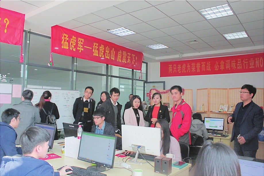 团市委、市科协组织青年电商代表外出参观学习