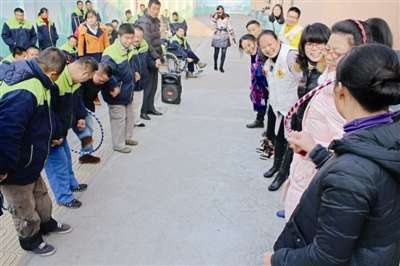 情暖苏馨家园,关爱残疾园友。